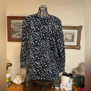 Fitted cardigan East 5th medium petite black and white sweater